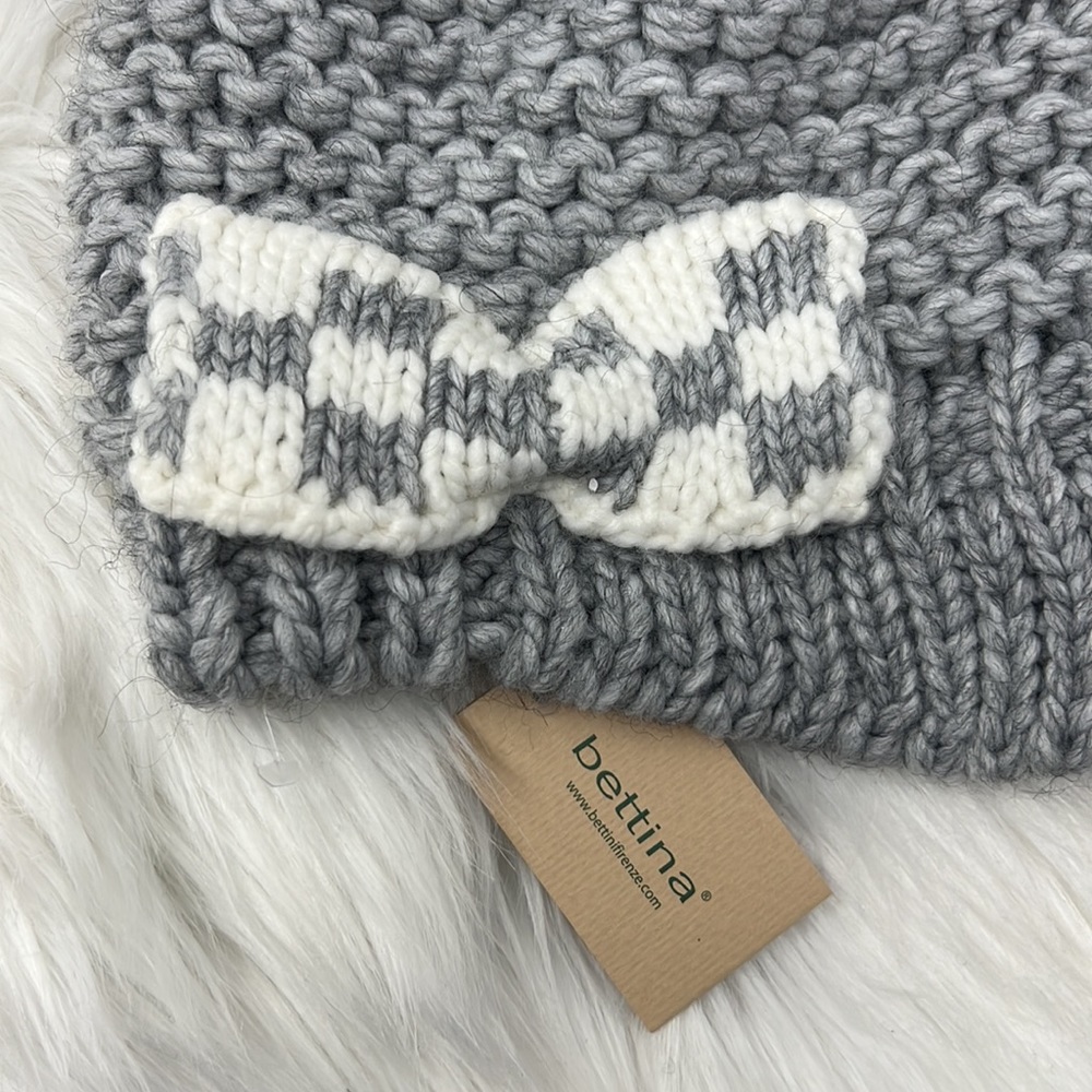 BETTINA GRAY & WHITE BOW KNIT HAT WOMEN’S OS